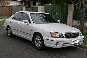 2000 Hyundai Grandeur (XG) sedan (2015-07-10) 01.jpg