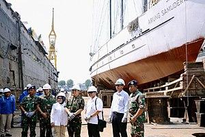 KRI Arung Samudera Docked.jpg