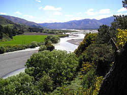 Waiau River upstream of Waiau Ferry Bridge.jpg