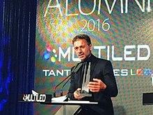 VivasPremioAlumni.jpg