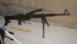 Dror-M1949-light-machine-gun-batey-haosef-1.jpg