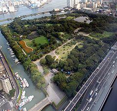 Hamarikyu Garden as seen from Shiodome.jpg