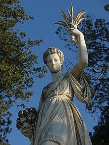 Statua dell'Abundanza detail.jpg