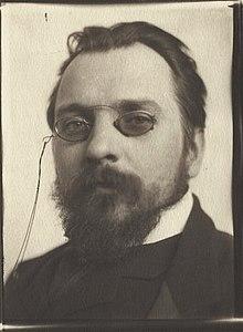 A head picture of Wilfrid Voynich in glasses