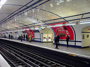 Metro de Paris - Ligne 12 - Concorde 03.jpg