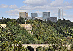Luxembourg Kirchberg as from montée Pfaffenthal 01.jpg