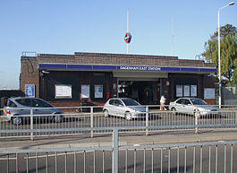 Dagenham East stn building.JPG