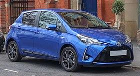 2018 Toyota Yaris Design VVT-I HEV CVT 1.5 Front.jpg
