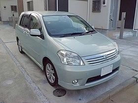 Toyota Raum UA-NCZ20-AHPXK(S), front perspective view rev1.JPG