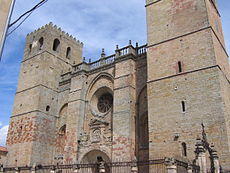 CathedralsFacadeInSiguenza.JPG