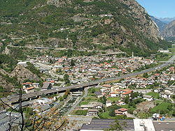 Bard and Hône (separated by the A5 motorway) seen from Fort Bard.