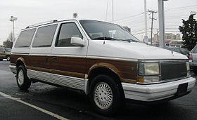 1990 Chrysler Town & Country minivan.jpg