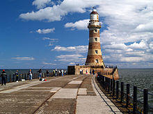 Roker North pier lighthouse. - geograph.org.uk - 496521.jpg