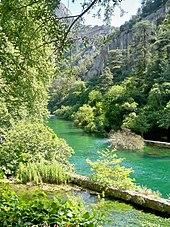 Fontaine de Vaucluse2.jpg