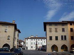 Valvasone-PiazzaLibertà-Municipio.jpg