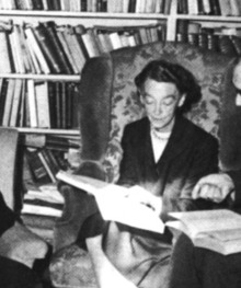 Photo of Beryl Smalley.png