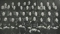1922 Iowa Hawkeyes (team picture).jpg