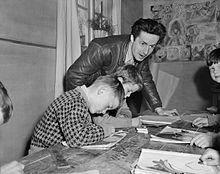 Jens Bjørneboe underviser Rudolf Steinerskolen i Oslo 1952.jpg