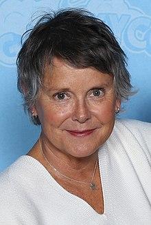 Amanda Bearse Photo Op GalaxyCon Louisville 2019.jpg