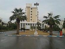 Jardin entrée faculté médecine sfax.jpg