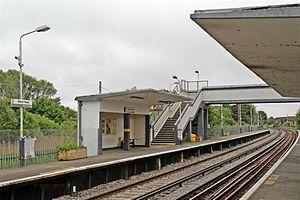 Shelter and footbridge, Manor Road Station, Hoylake (geograph 2985665).jpg