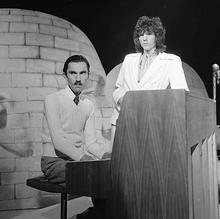 Sparks on TopPop, 1974. From left: Ron Mael and Russell Mael