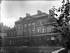 Berkley Sq, London W1 (25954583006).jpg