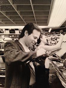 Victor DeLorenzo von Violent Femmes.jpg