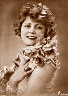 Ксения Десни 1928-1929 Alexander Binder 001.jpg