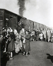 Deportation to Treblinka from ghetto in Siedlce 1942.jpg