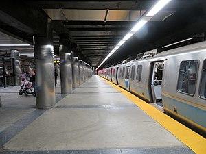 Inbound train at Maverick station, December 2018.JPG
