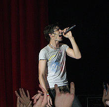 Ritter performing in December 2006