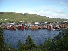 Mosjoeen Sjoegata fra Oyfjellsida.jpg