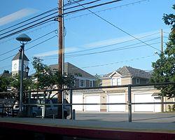 E Williston Village Hall LIRR jeh.jpg