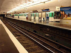 Paris Metro - Ligne 3 - Pont de Levallois - Becon 01.jpg