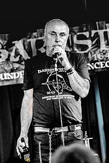 Attila The Stockbroker, Calstock 10.jpg