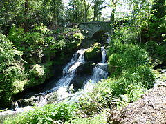 Rouken Glen waterfall, May 2012.JPG