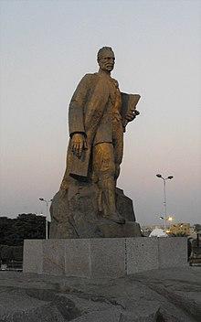 Abass El-Akad Skulptur Aswan.JPG