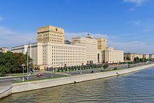 Moscow Frunzenskaya Embankment at Pushkinsky Bridge 08-2016.jpg