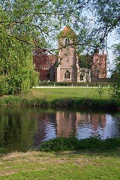 Mapledurham Church and House.JPG