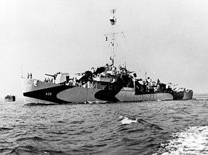 USS Straus (DE-408) underway off Boston, Massachusetts (USA), on 8 June 1944 (NH 91911).jpg