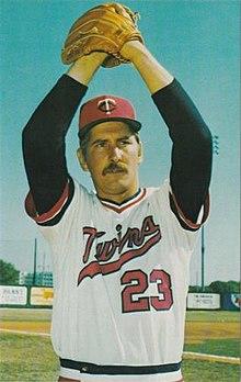 1981 Minnesota Twins Postcards Doug Corbett.jpg