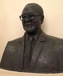 Bust of Khoo Teck Puat, Goodwood Park Hotel, Singapore - 20130313-01 (cropped).jpg