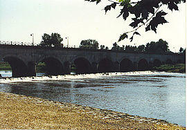 Water bridge on the Loire near Digoin