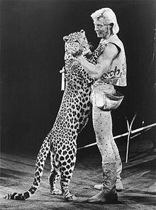 Ringling Bros and Barnum and Bailey Circus Gunther Gebel-Williams 1977.jpg