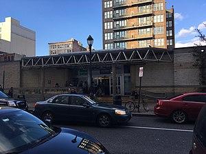 Philadelphia Greyhound Terminal entrance November 2018.jpeg