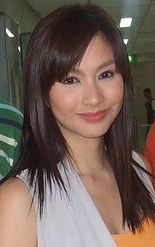 Mariel Rodriguez at the ABS-CBN Main Bldg hallway in May 2010.jpg