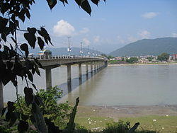 Narayani bridge in Gaindakot.jpg