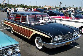 1960 Ford Country Squire.jpg