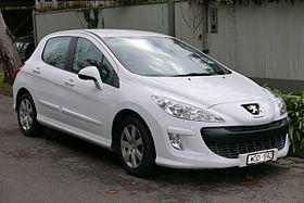2008 Peugeot 308 (T7) XS HDi 5-door hatchback (2015-07-03) 01.jpg